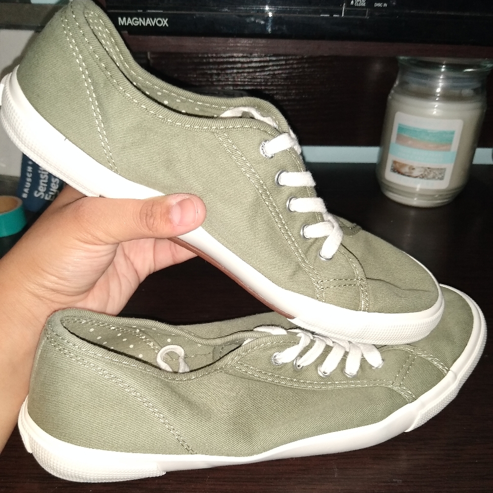 Old Navy Sage Green Sneakers ✨FINAL PRICE✨